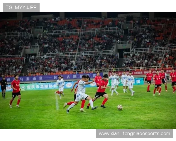 足球赛场突发意外球星短裤被扯断全场观众惊呼场面一度尴尬 足球赛场突发意外球星短裤被扯断全场观众惊呼场面一度尴尬